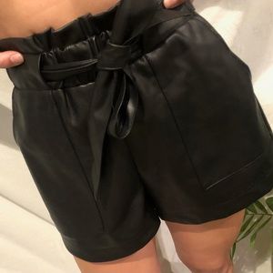 Leather shorts with tie